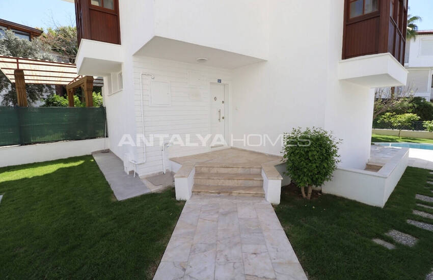 Villa with Garden and Shared Pool in Antalya Lara Örnekköy 1