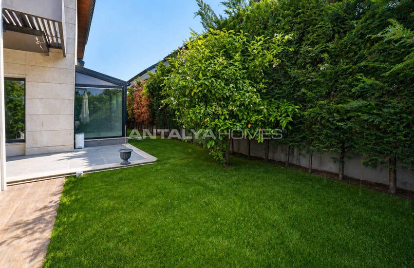 6-bedroom Villa with a Private Pool and Garden in Konyaalti 3