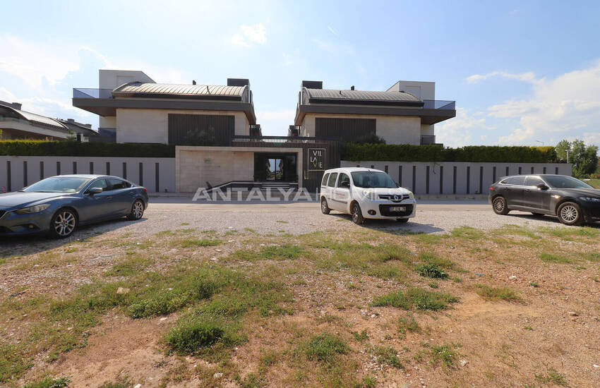 6-bedroom Villa with a Private Pool and Garden in Konyaalti 1