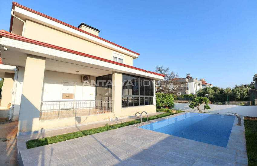 Antalya Döşemealtı'nda Özel Havuzlu Satılık 4+1 Villa 3