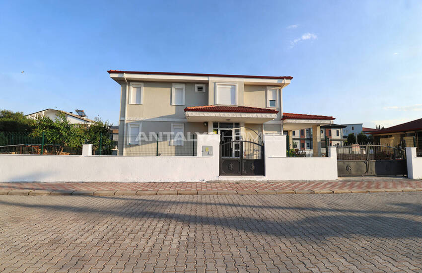 Antalya Döşemealtı'nda Özel Havuzlu Satılık 4+1 Villa 7