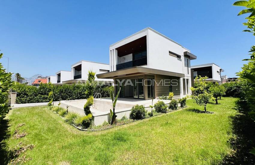 Detached Villa with Private Garden and Pool in Kemer Antalya 2