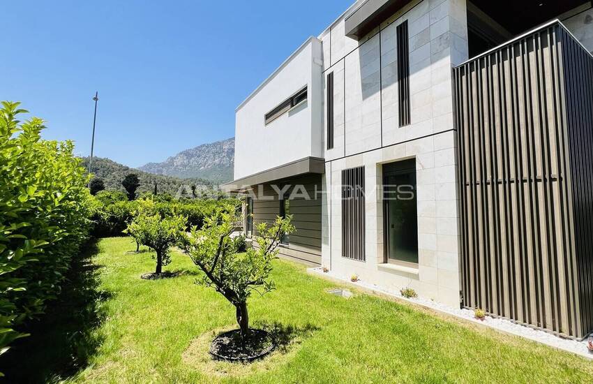Detached Villa with Private Garden and Pool in Kemer Antalya 3