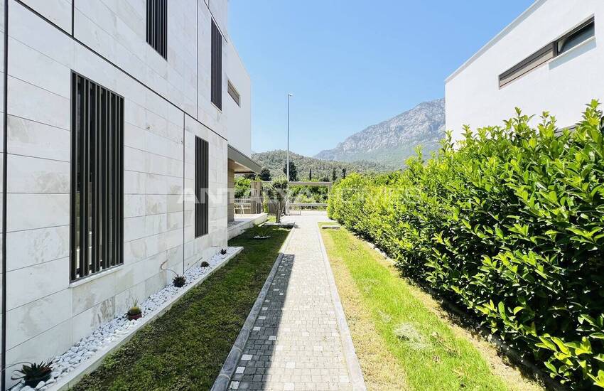 Detached Villa with Private Garden and Pool in Kemer Antalya 4