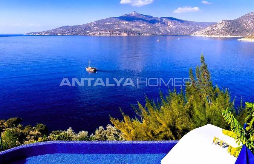 Beachfront 2-bedroom Villa with Private Pool in Kaş Kalkan 3