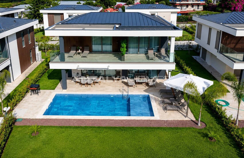 Vrijstaande Villa Met 4 Slaapkamers En Zeezicht In Kemer, Antalya
