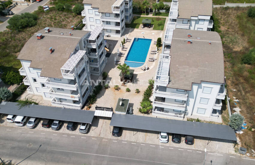 Antalya Kadriye'de Ortak Havuzlu Bahçe Katı Daire 3