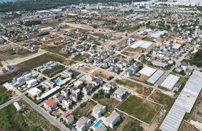 Antalya Kadriye'de Ortak Havuzlu Bahçe Katı Daire 9