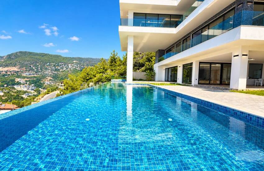 Stunning Detached Villa in Alanya Turkey with Sea View 3