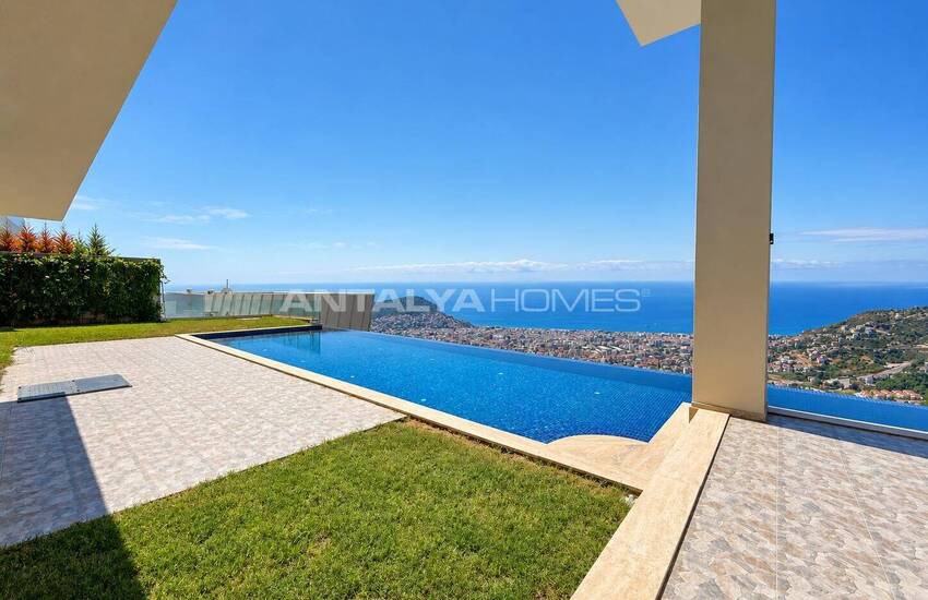 Stunning Detached Villa in Alanya Turkey with Sea View 2