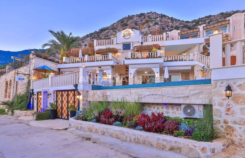 Antalya Kalkan'da Deniz Manzaralı 5 Yatak Odalı Müstakil Villa 1