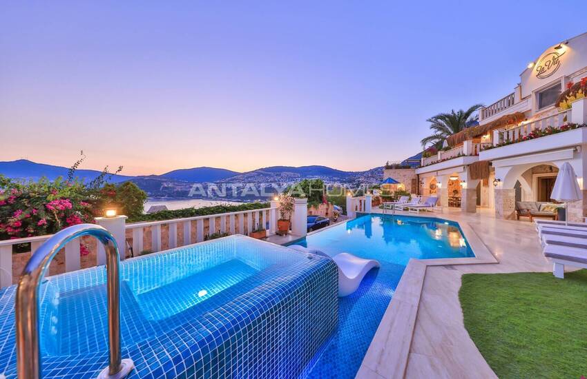 Antalya Kalkan'da Deniz Manzaralı 5 Yatak Odalı Müstakil Villa 2