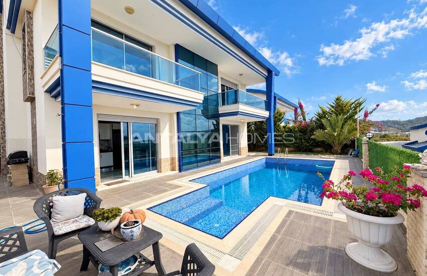 Alanya’da Özel Havuzlu ve Deniz Manzaralı Satılık Müstakil Ev 3