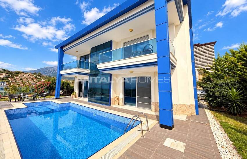 Alanya’da Özel Havuzlu ve Deniz Manzaralı Satılık Müstakil Ev 2