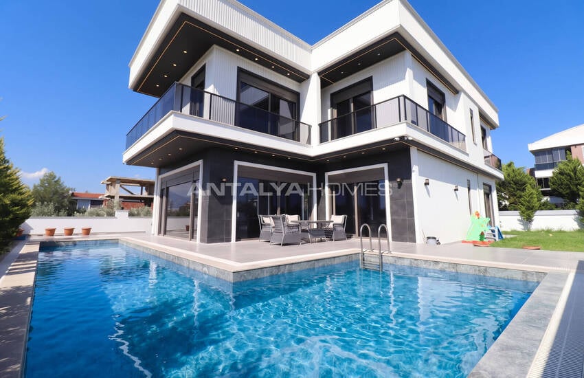 Detached Villa with a Private Pool in Antalya Dosemealti 3