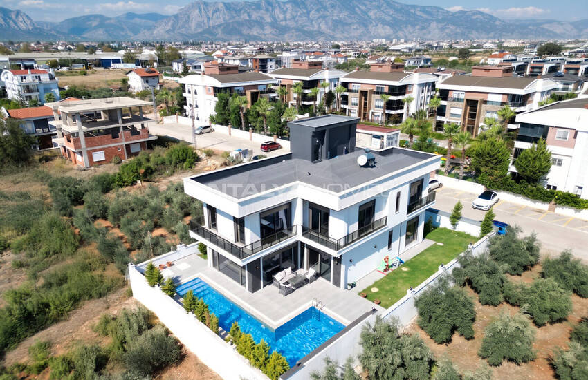 Detached Villa with a Private Pool in Antalya Dosemealti 9