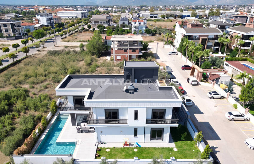 Detached Villa with a Private Pool in Antalya Dosemealti 8
