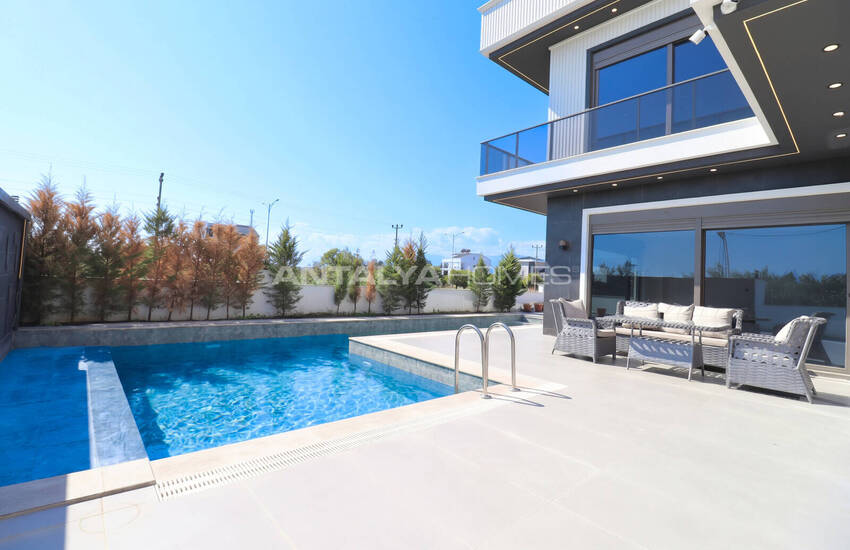 Detached Villa with a Private Pool in Antalya Dosemealti 7