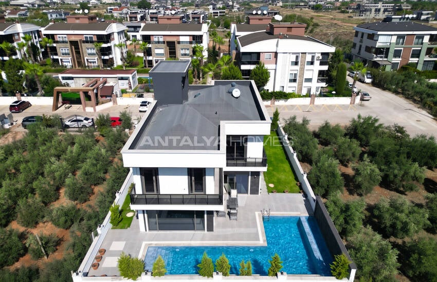 Detached Villa with a Private Pool in Antalya Dosemealti 4