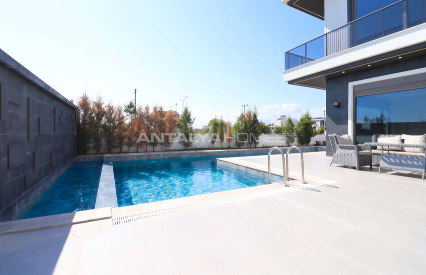Detached Villa with a Private Pool in Antalya Dosemealti 6