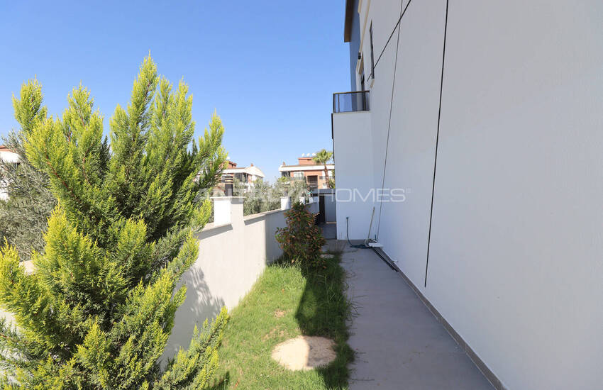 Detached Villa with a Private Pool in Antalya Dosemealti 17