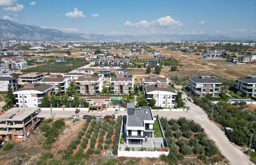 Detached Villa with a Private Pool in Antalya Dosemealti 11