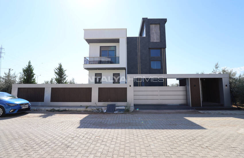Detached Villa with a Private Pool in Antalya Dosemealti 12