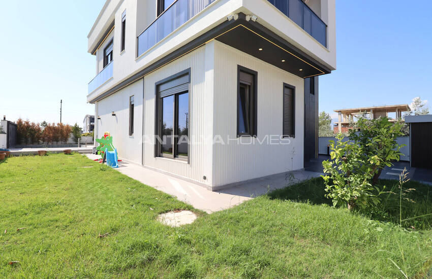 Detached Villa with a Private Pool in Antalya Dosemealti 18