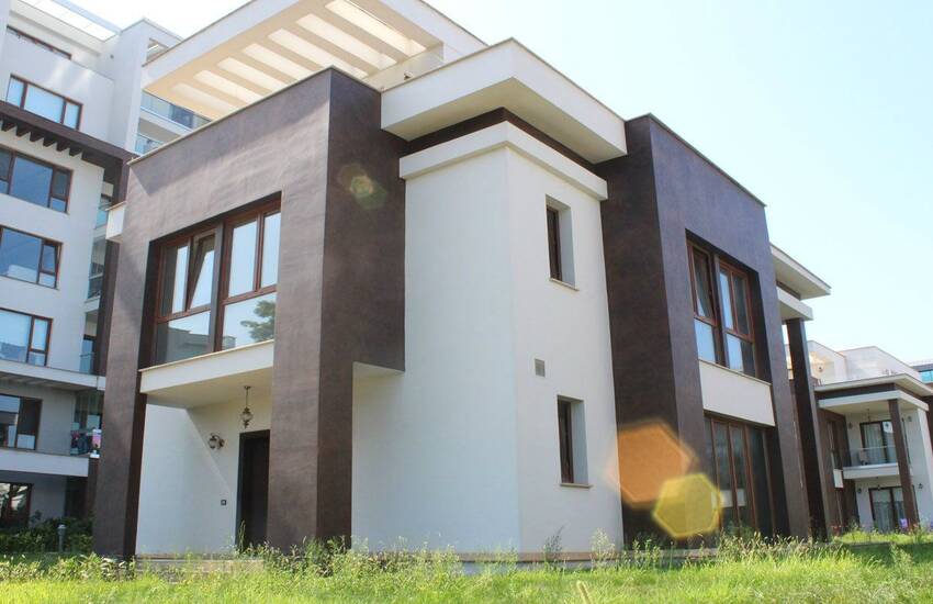 Seafront Villa in Trabzon with Private Car Parking 1