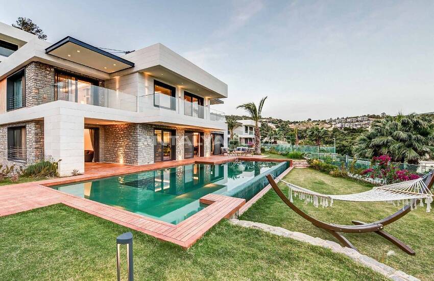 Väl Belägna Triplexvillor Med Privat Pool I Bodrum 1