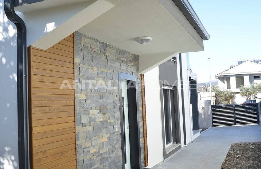 Fethiye'nin Merkezinde Bahçeli ve Modern Tasarımlı Villalar 10