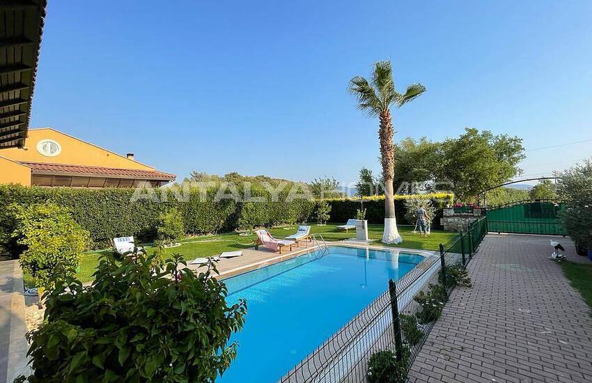 Muğla Fethiye’de Huzurlu Konumda Havuzlu Eşyalı Lüks Villa 17