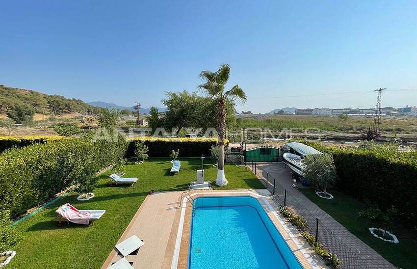 Muğla Fethiye’de Huzurlu Konumda Havuzlu Eşyalı Lüks Villa 18