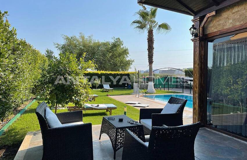 Muğla Fethiye’de Huzurlu Konumda Havuzlu Eşyalı Lüks Villa 19