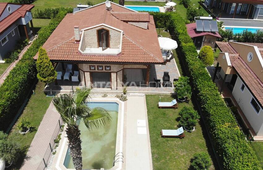 Muğla Fethiye’de Huzurlu Konumda Havuzlu Eşyalı Lüks Villa 2