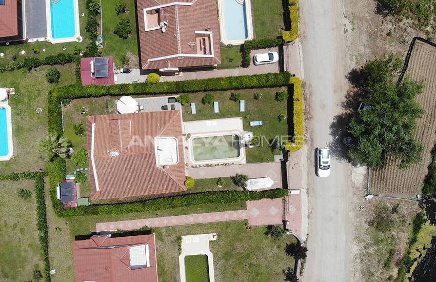 Muğla Fethiye’de Huzurlu Konumda Havuzlu Eşyalı Lüks Villa 8