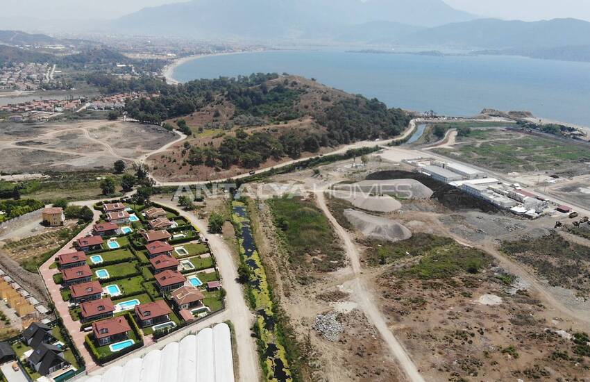 Muğla Fethiye’de Huzurlu Konumda Havuzlu Eşyalı Lüks Villa 12