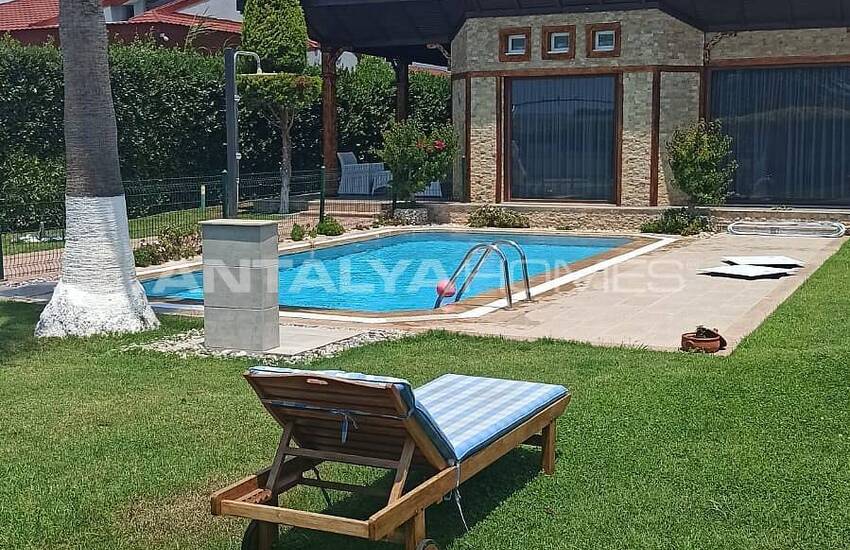 Muğla Fethiye’de Huzurlu Konumda Havuzlu Eşyalı Lüks Villa 15