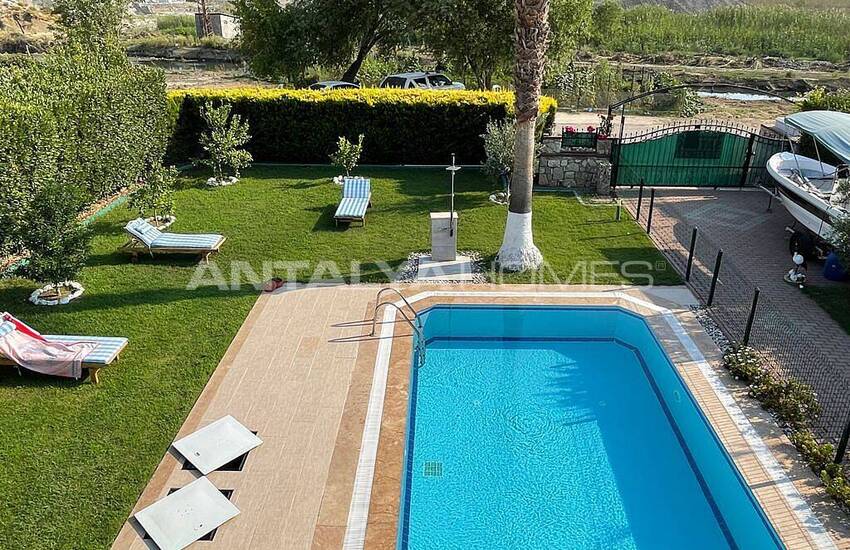 Muğla Fethiye’de Huzurlu Konumda Havuzlu Eşyalı Lüks Villa 16