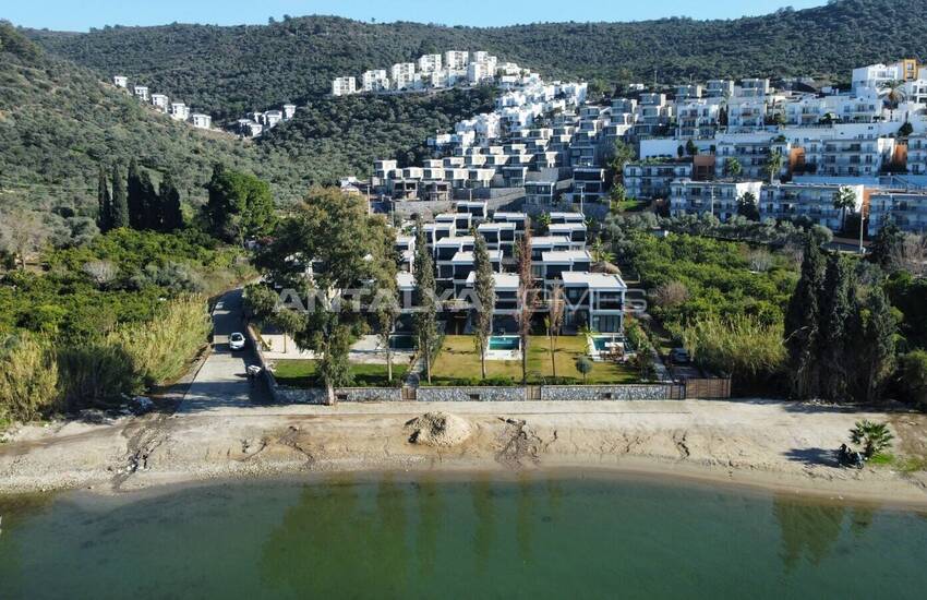 Muğla Milas'ta Marina Manzaralı Satılık Lüks Evler 4