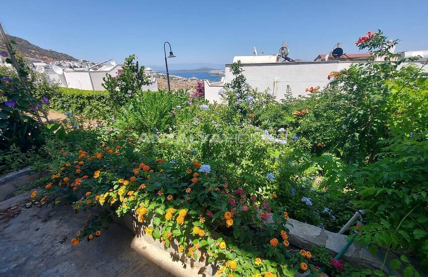 Detached House with Sea View in Corner Location in Bodrum 4