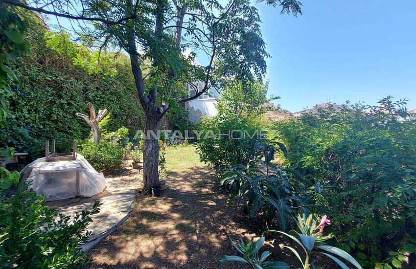 Detached House with Sea View in Corner Location in Bodrum 1
