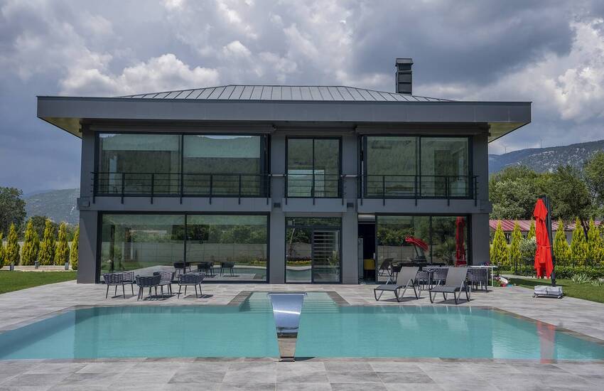 Muğla Menteşe’de Özel Yüzme Havuzlu Satılık Müstakil Villa