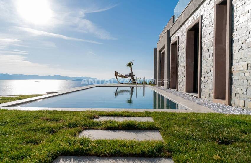 Bodrum Gümüşlük'te Eşsiz Deniz Manzaralı İkiz ve Müstakil Villalar