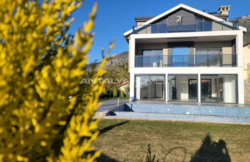 Fethiye Ölüdeniz'de Geniş Bahçe Kullanımlı ve Özel Havuzlu Villalar 3