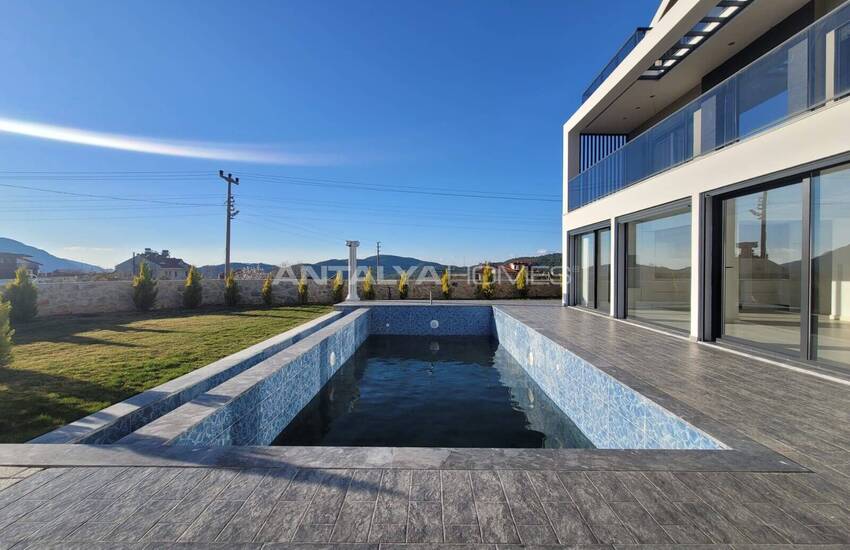 Fethiye Ölüdeniz'de Geniş Bahçe Kullanımlı ve Özel Havuzlu Villalar 6