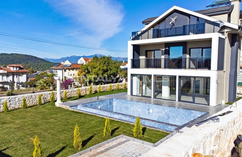 Fethiye Ölüdeniz'de Geniş Bahçe Kullanımlı ve Özel Havuzlu Villalar 2