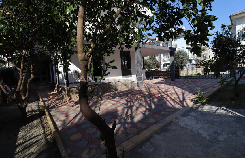 Muğla Fethiye'de Merkezi Konumda 5+1 Bahçeli Şık Villa 6