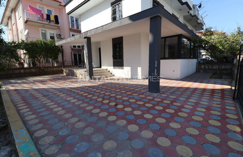 Muğla Fethiye'de Merkezi Konumda 5+1 Bahçeli Şık Villa 2
