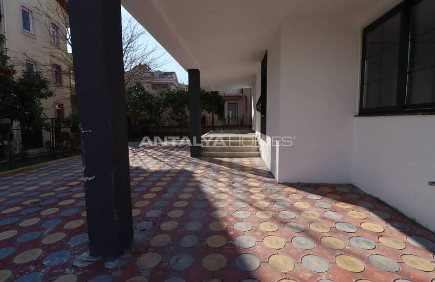 Muğla Fethiye'de Merkezi Konumda 5+1 Bahçeli Şık Villa 4